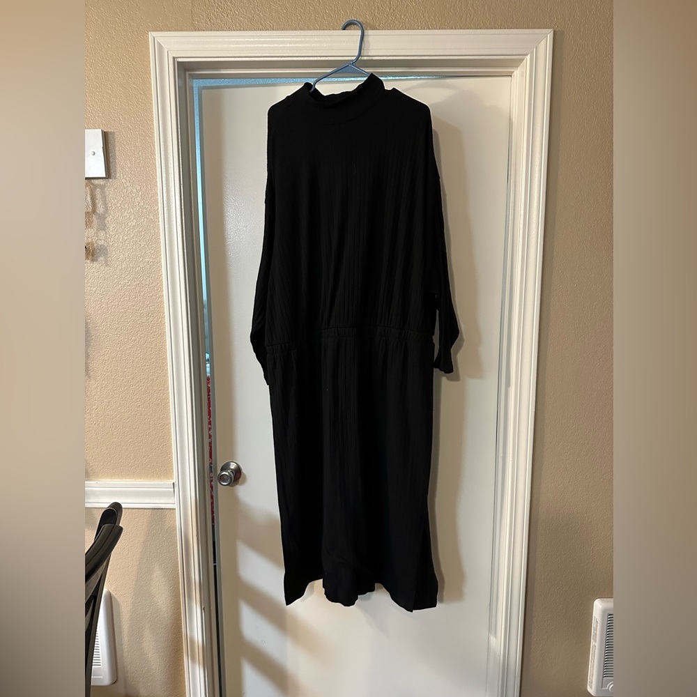 Old navy black long sleeved dress size 4x